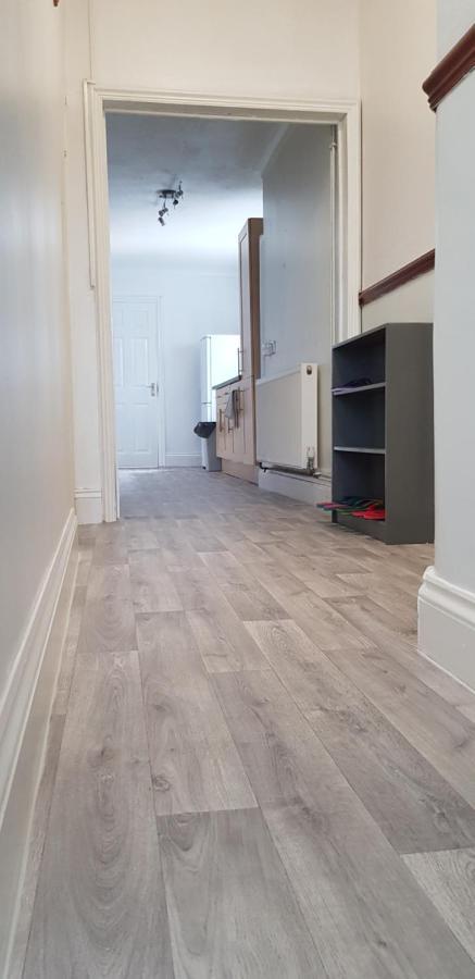 U-Din Homes Уеймут Екстериор снимка